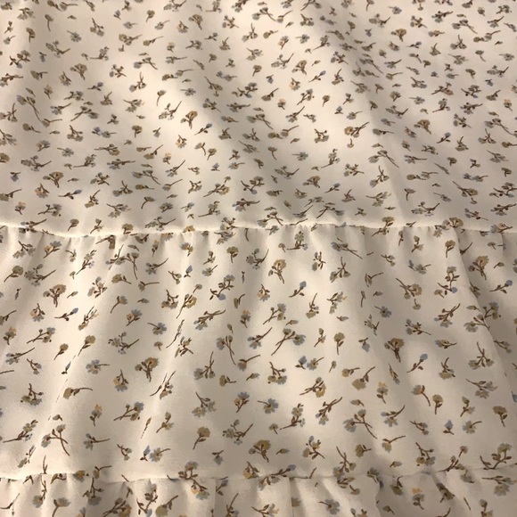 This is a cute top that had a very dainty design on it. - Picture 2 of 2